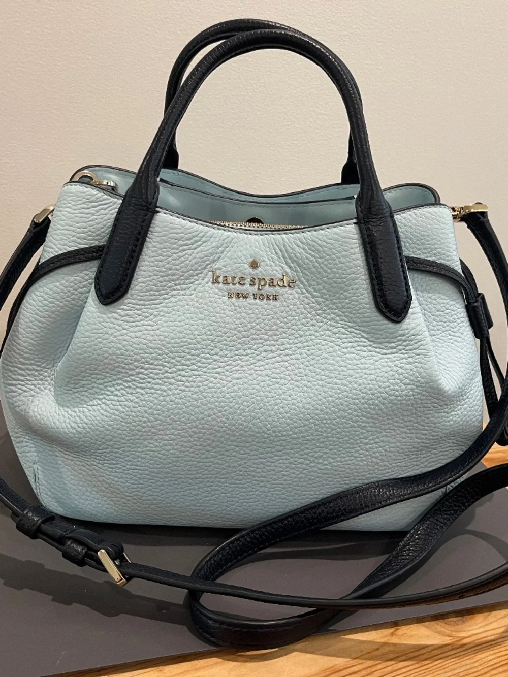Kate Spade small dumpling - Ice Blue with dark navy trim